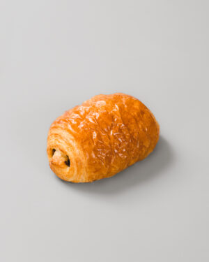 petit pain au chocolat/chocolatine sur un fond gris