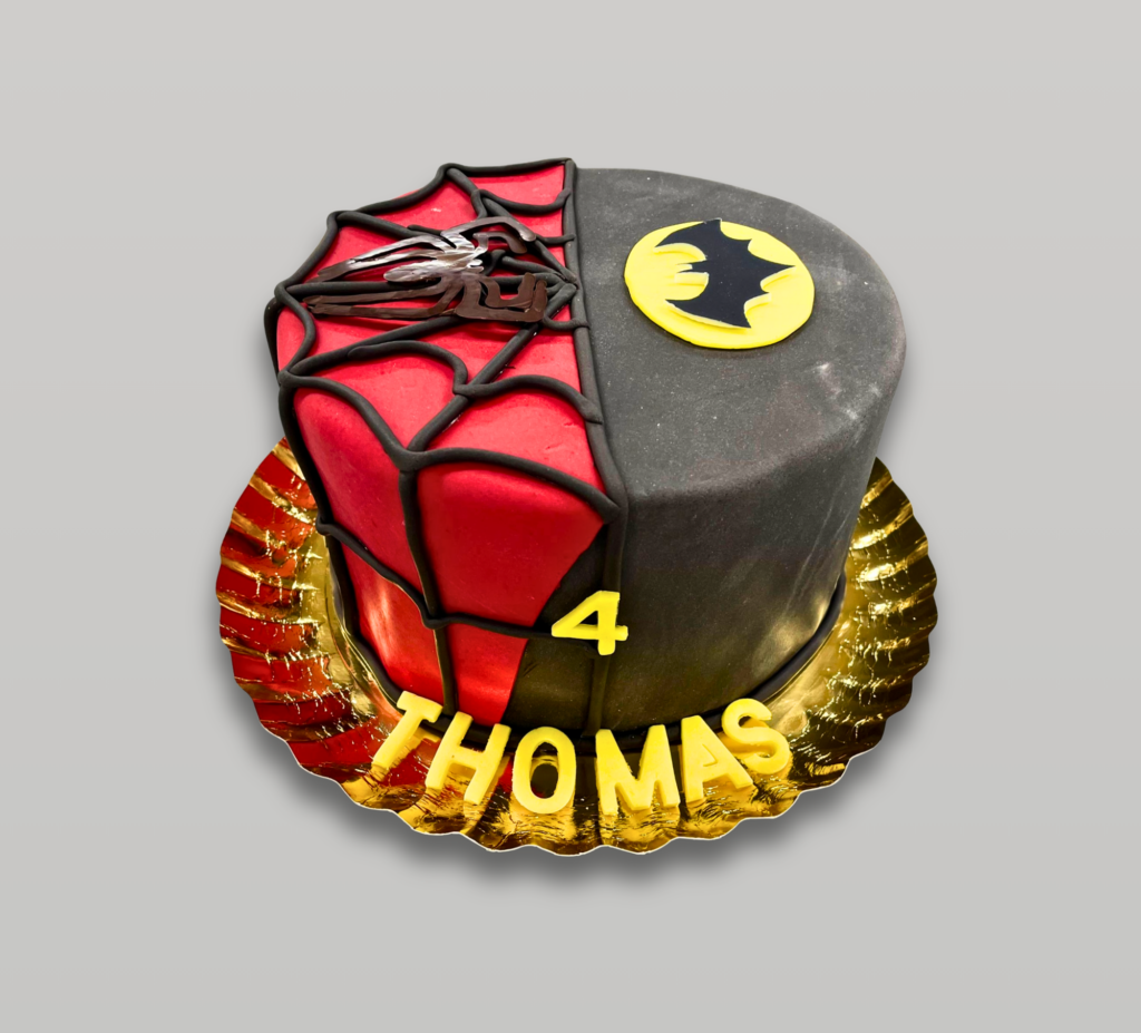 Gâteau pâte à sucre batman spiderman