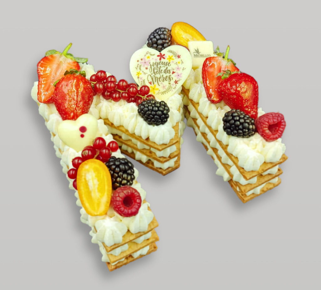 M letter cake format carré